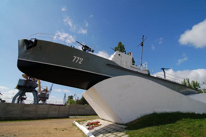 Памятник морякам Азовской военной флотилии