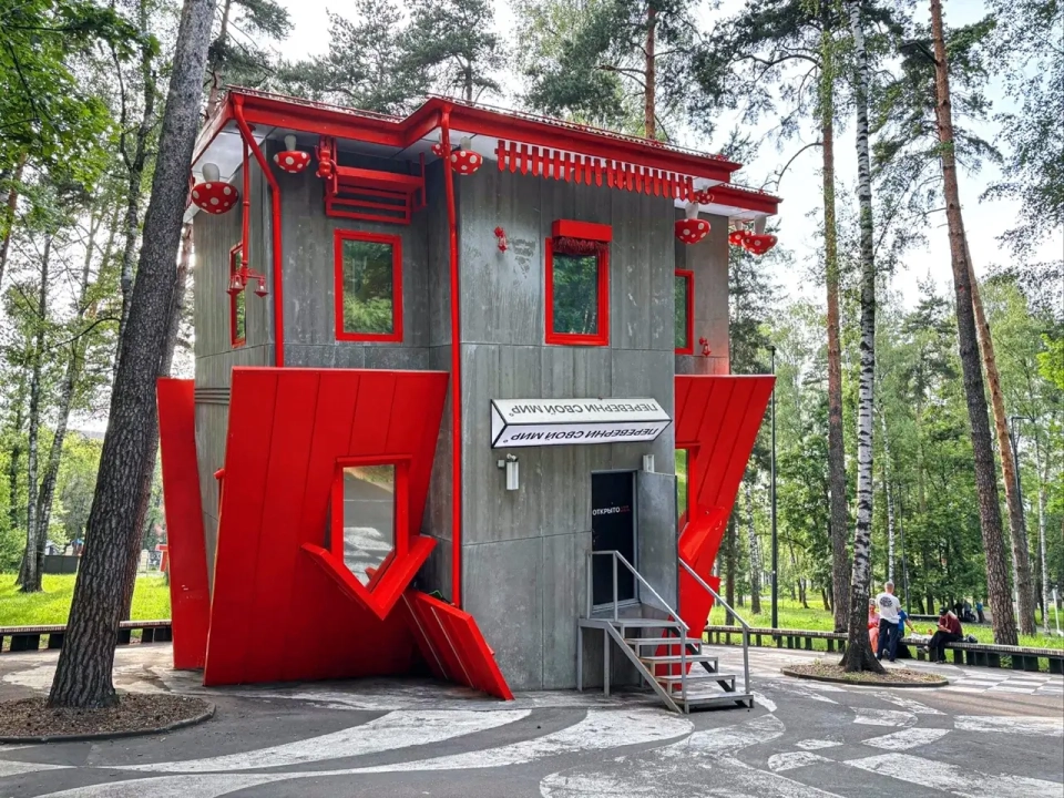 Перевернутый дом в Балашихе