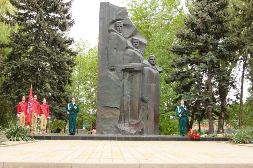 Памятник «Клятва поколений»
