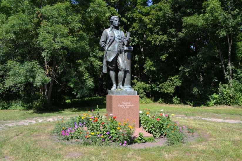 Памятник А.Т. Болотову