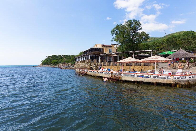 Пляж ресторана «Форт Утриш»