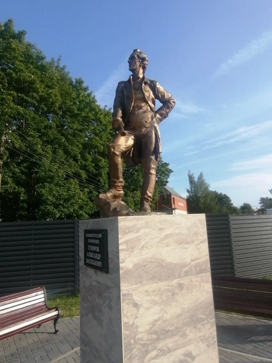 Памятник Суворову
