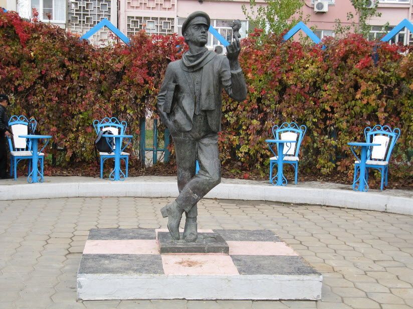 Памятник Остапу Бендеру