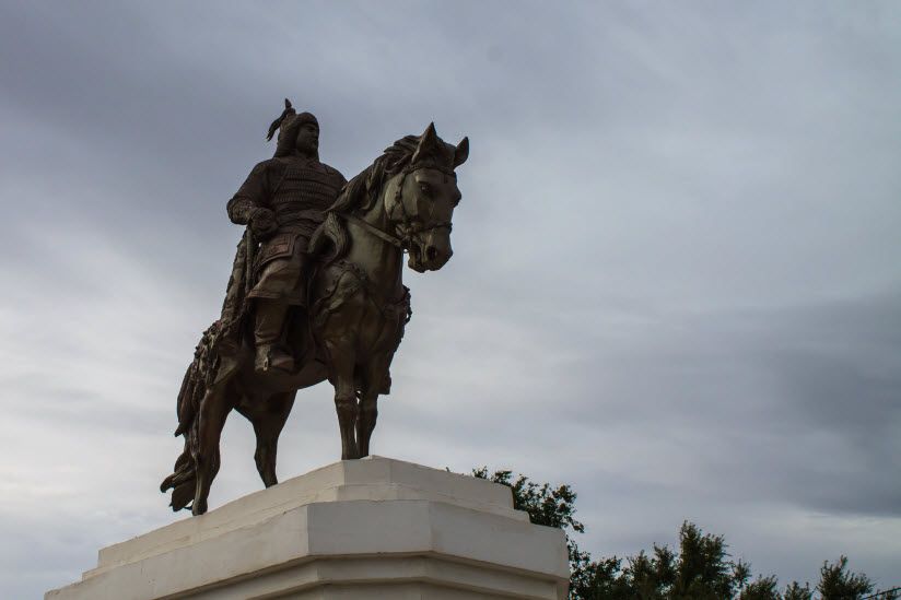 Памятник Убаши-Хану