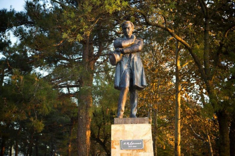 памятник Лермонтову