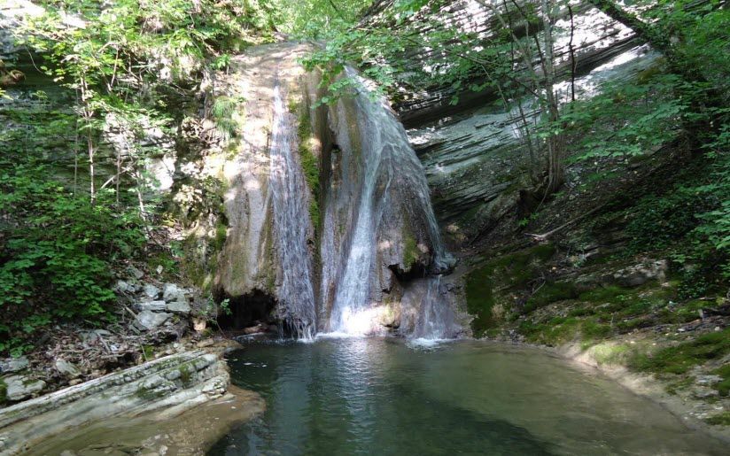Водопады в щели Кочкарёва