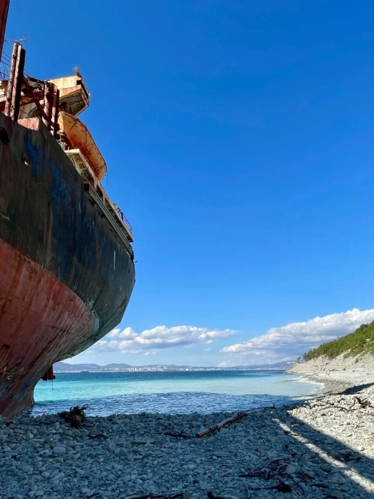 Корабль «Рио» — севший на мель у Кабардинки сухогруз