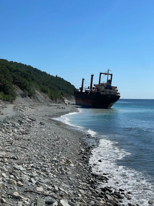 Корабль «Рио» — севший на мель у Кабардинки сухогруз