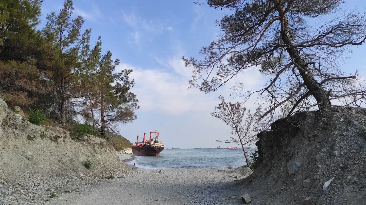 Корабль «Рио» — севший на мель у Кабардинки сухогруз