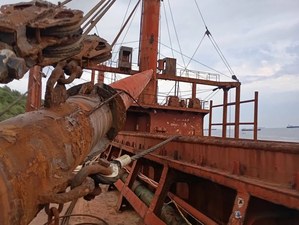 Корабль «Рио» — севший на мель у Кабардинки сухогруз