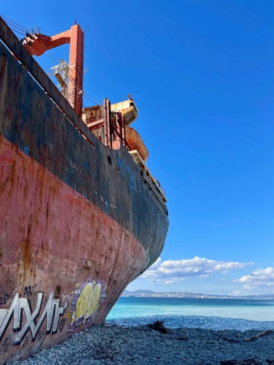 Корабль «Рио» — севший на мель у Кабардинки сухогруз