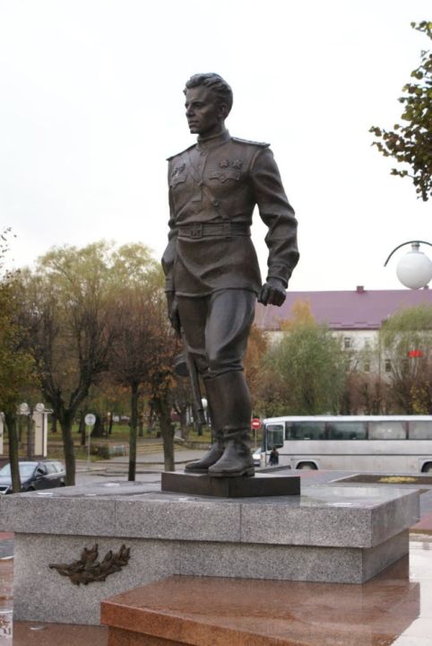 Памятник С.И. Гусеву