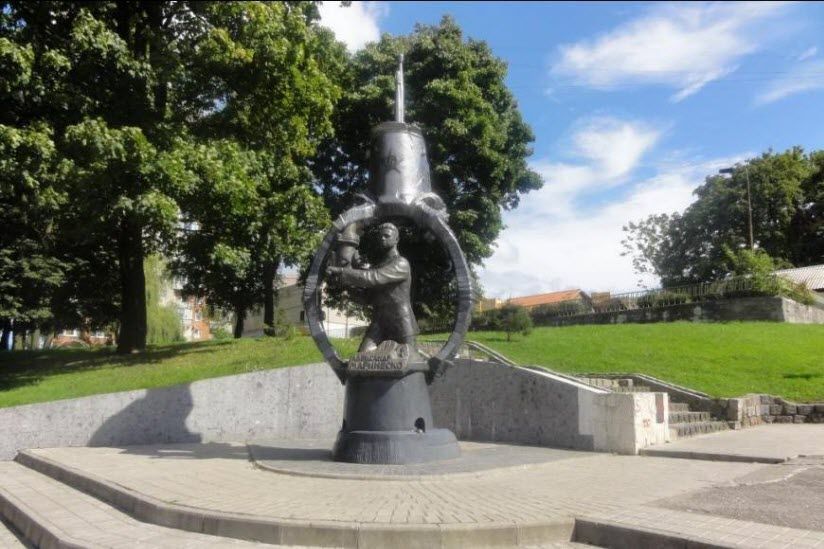 Памятник Александру Маринеско