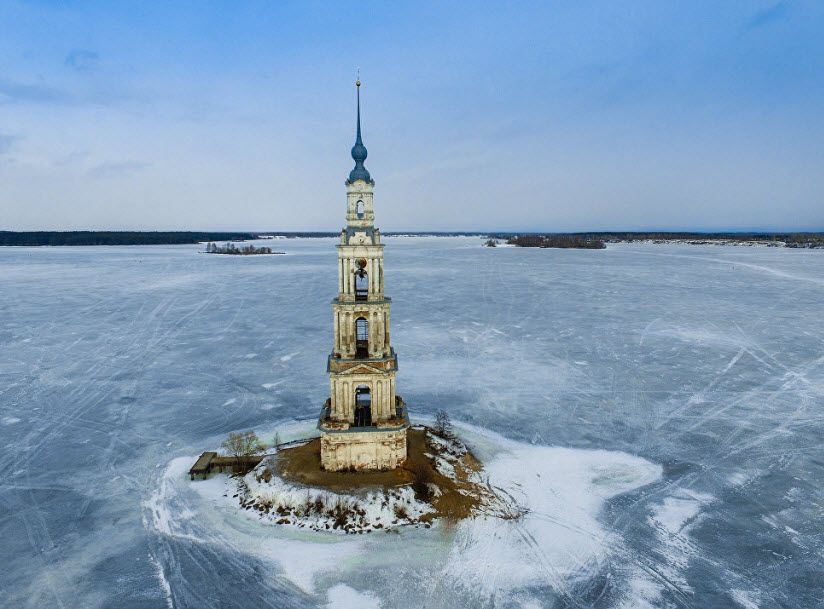 замерзшее Угличское водохранилище