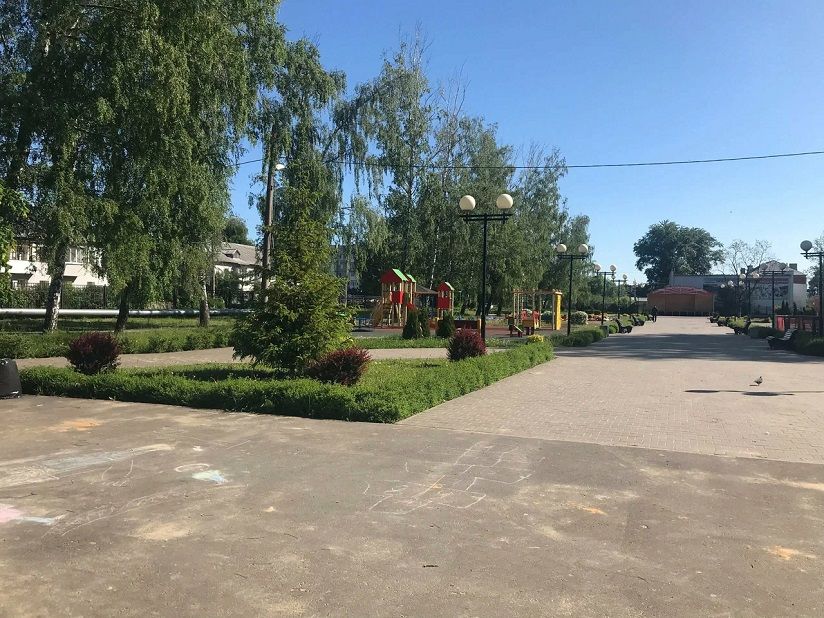 Центральная площадь с аттракционами