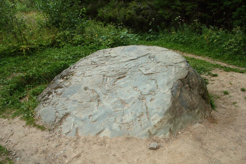 Камень «Богов следок»