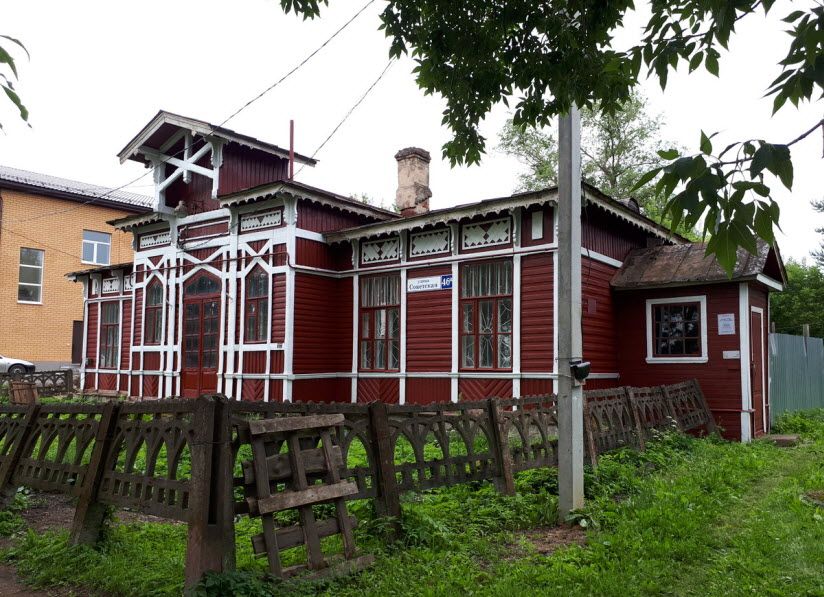 Здание железнодорожной амбулатории