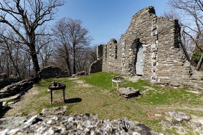 Руины Лооского храма