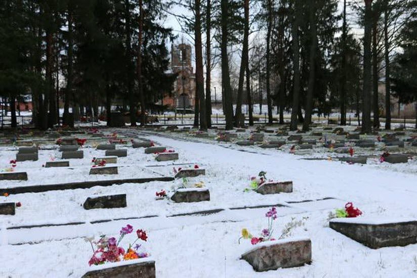 Воинское захоронение и памятник ладожанам, погибшим в годы войны