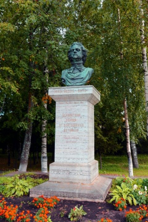 Памятник Петру I