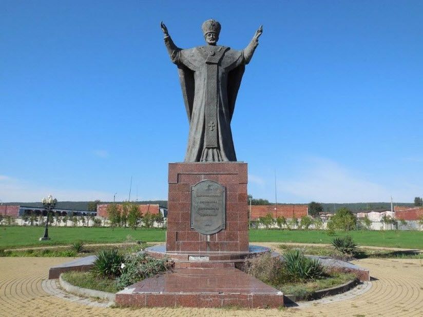 Памятник Николаю Чудотворцу