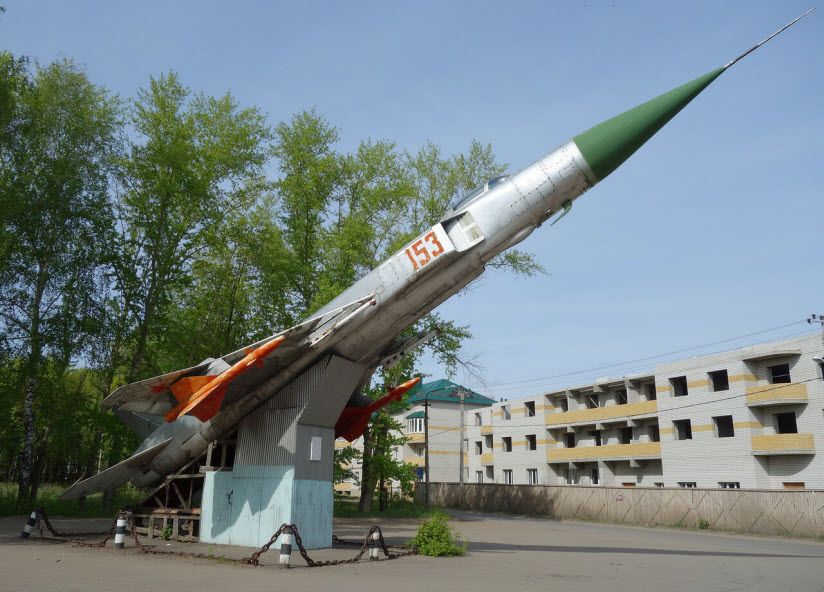Самолёт-памятник Су-15
