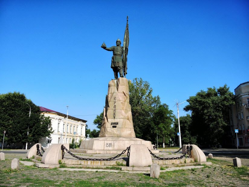 Памятник Ермаку