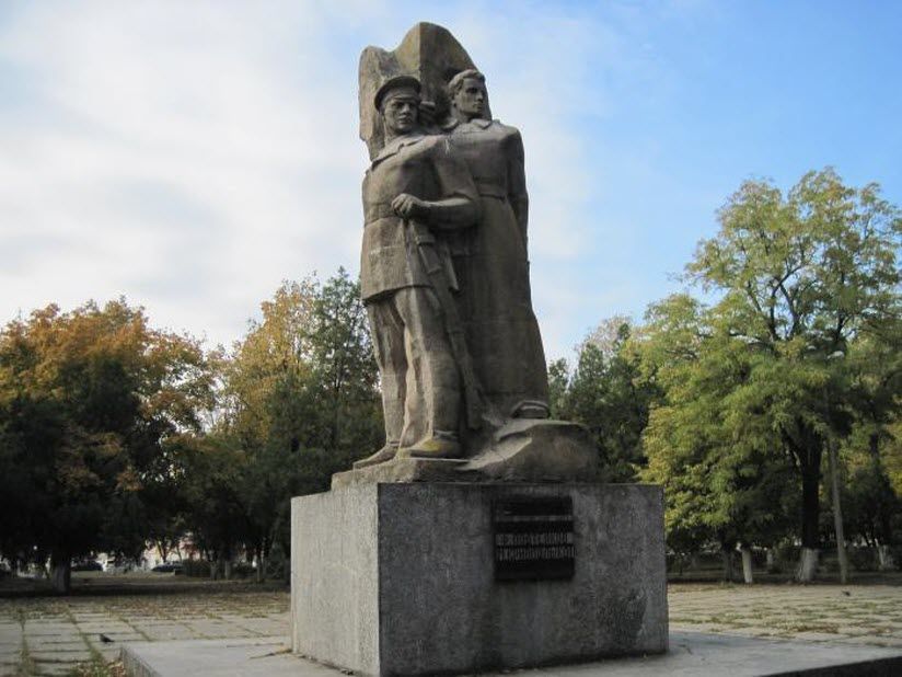 Памятник Подтелкову и Кривошлыкову