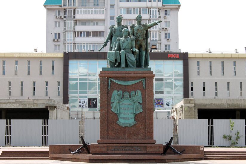 Памятник основателям Новороссийска