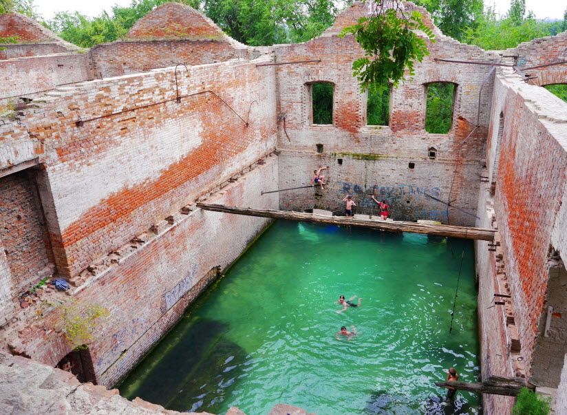 гости Парамоновских складов