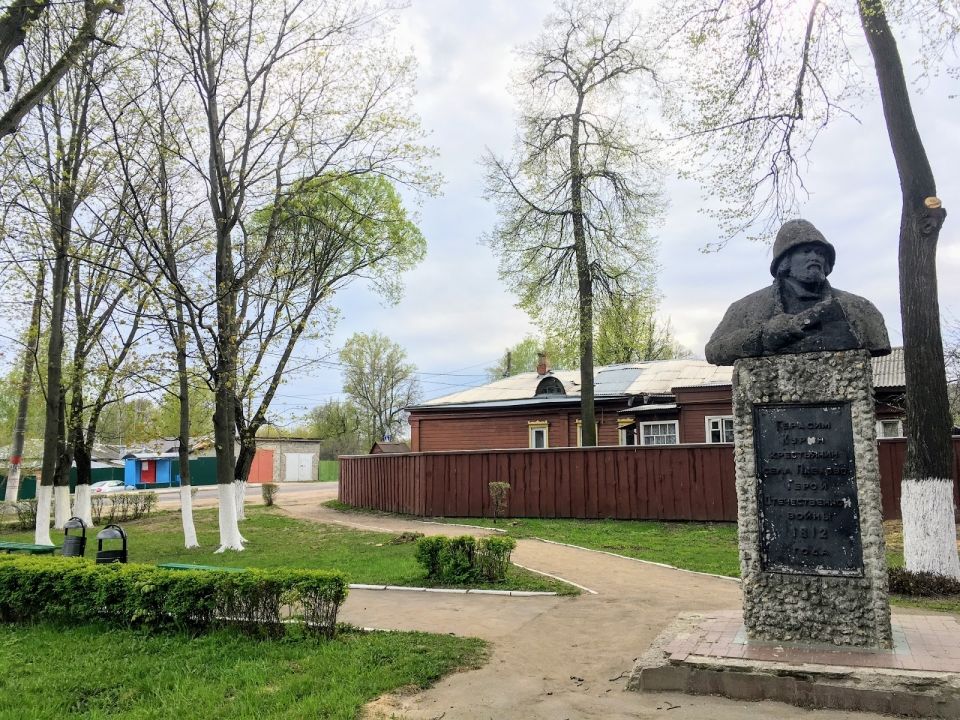 Памятник Г.М. Курину