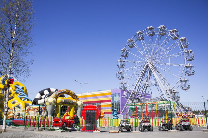 Парк «Патриот» и аттракционы у ТРЦ «Лотос Плаза»