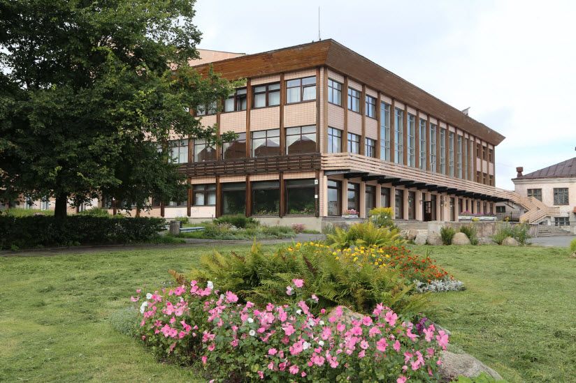 Центр образования и творчества «Петровский дворец»