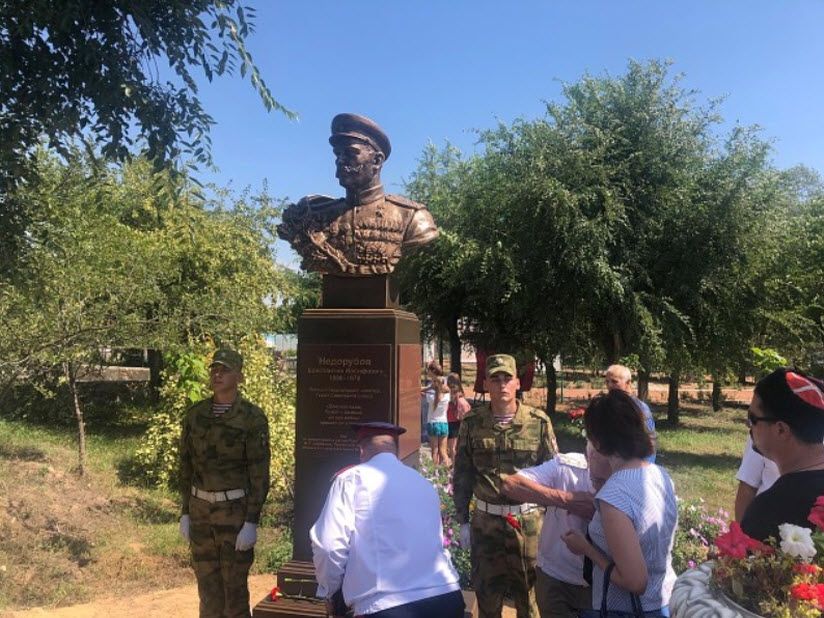 Памятник Константину Недорубову