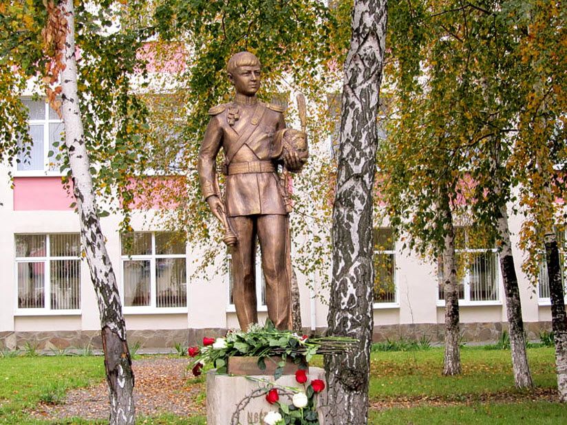 Памятник цесаревичу Алексею