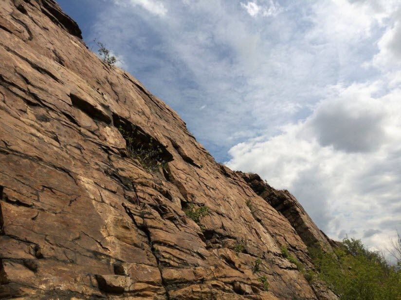 Скелеватая скала