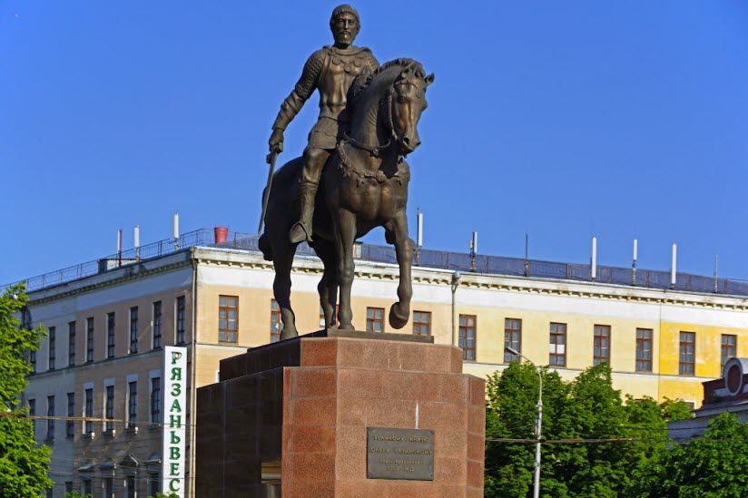 Памятник князю Олегу