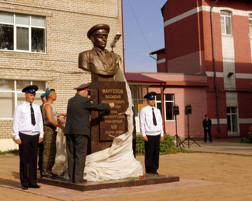 Памятник В.Ф. Маргелову