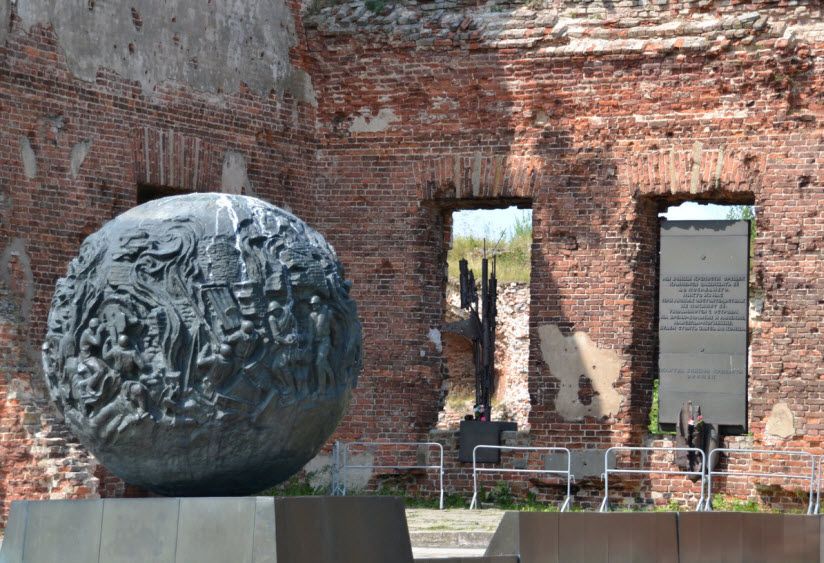 Мемориальный комплекс, посвященный защитникам крепости Орешек