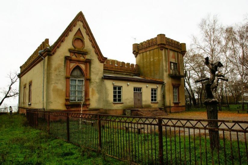 Замок Лакиера (Золотая Коса)
