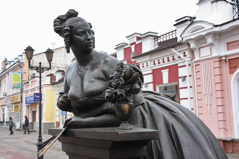 Скульптура «Тамбовская казначейша»