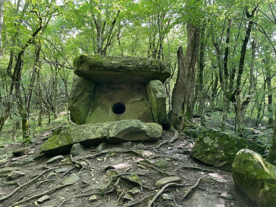 Дольмен Крылатый