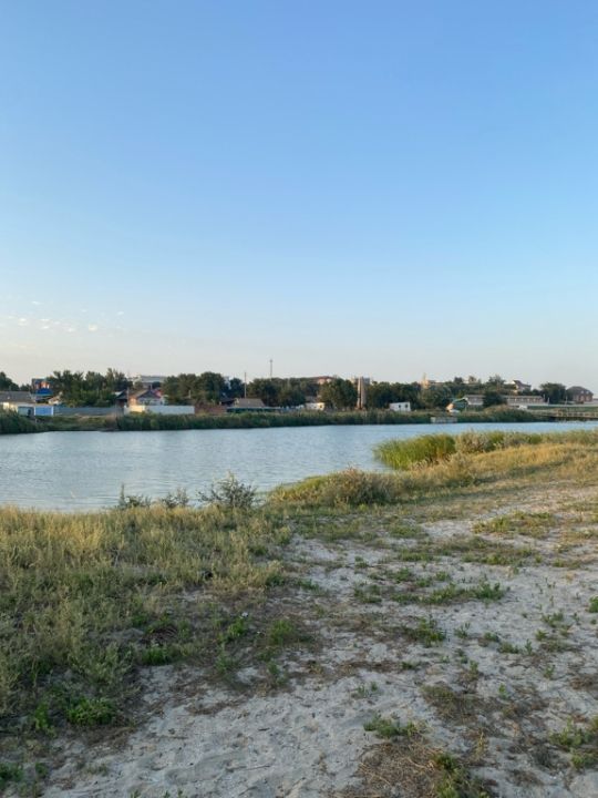 Пляж в центре у моста