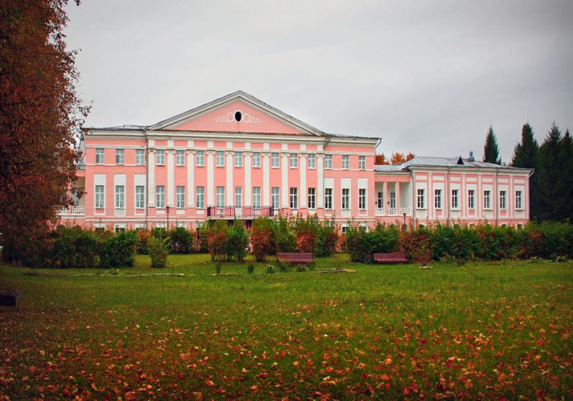 Усадьба Толстых