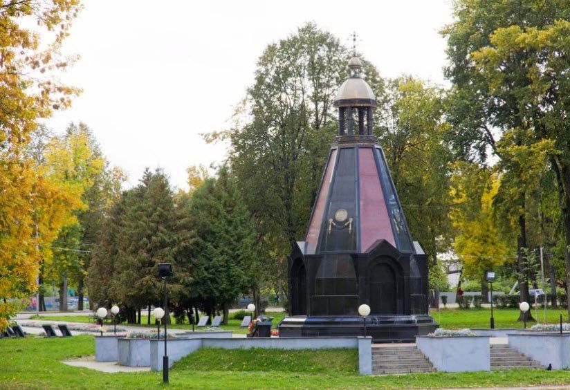 Аллея Славы и часовня Александра Невского