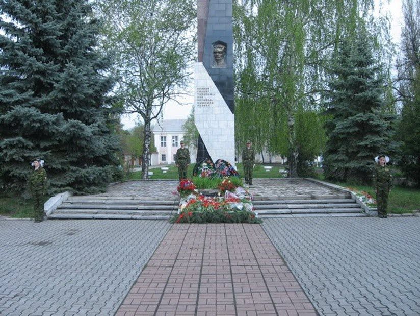 Памятник Землякам, погибшим в годы ВОВ