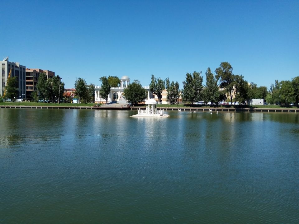 Лебединое озеро