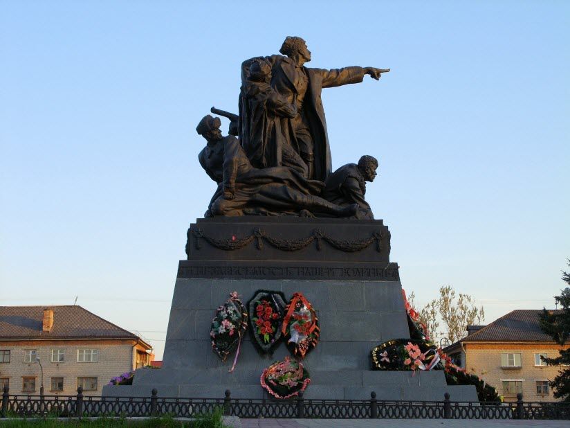Памятник генералу Ефремову