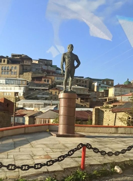 Памятник Али Алиеву