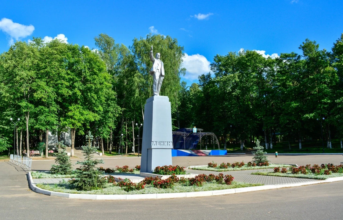 Памятник Ленину и пл. Центральная